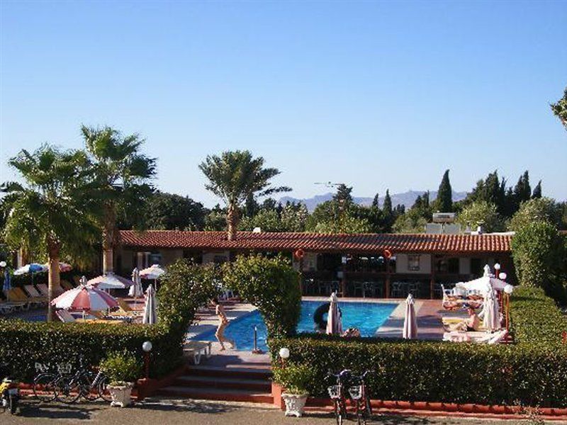 Sandys Studios Apartments And Log Villas Псалиди Екстериор снимка