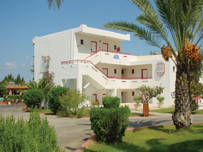 Sandys Studios Apartments And Log Villas Псалиди Екстериор снимка
