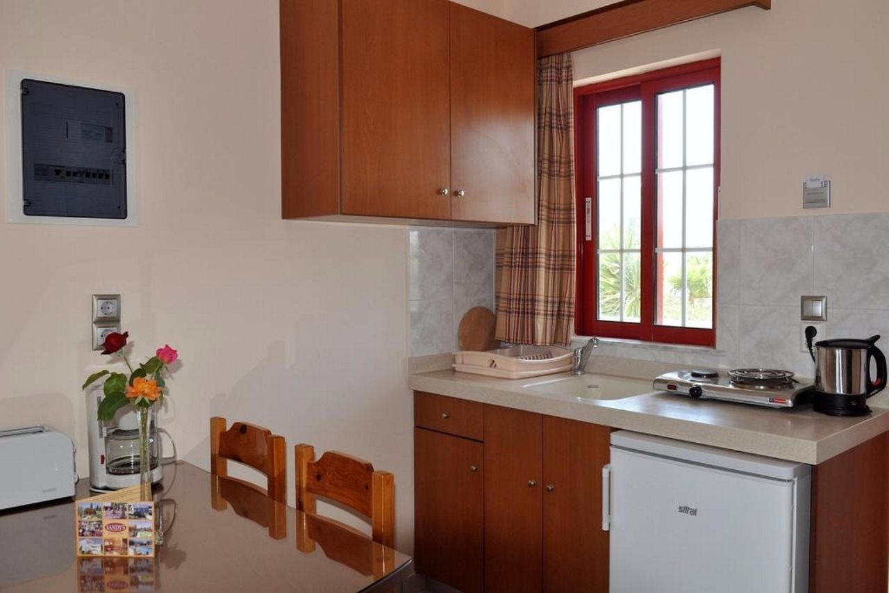 Sandys Studios Apartments And Log Villas Псалиди Екстериор снимка