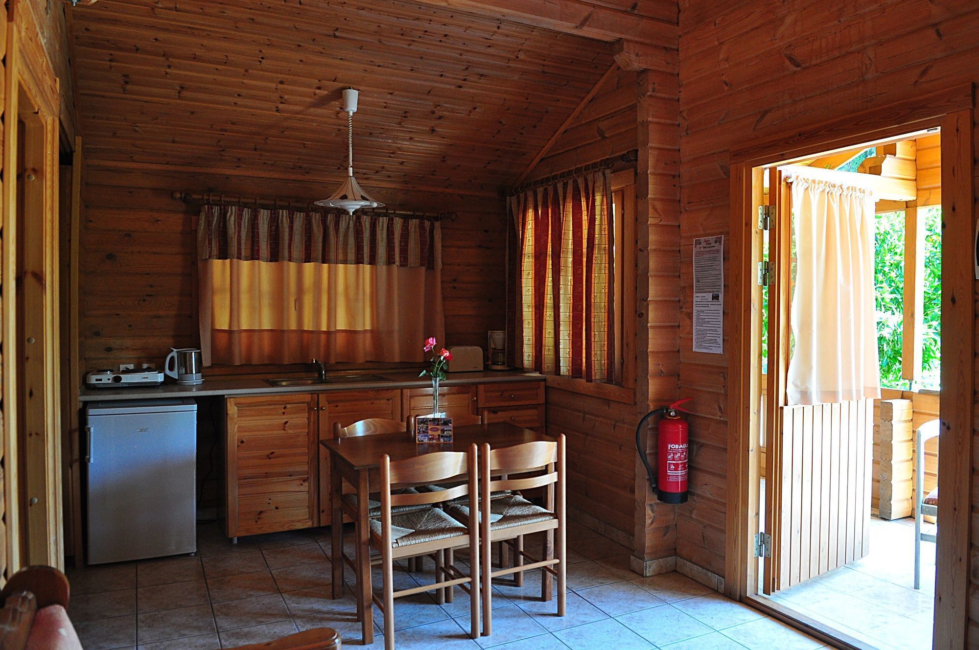Sandys Studios Apartments And Log Villas Псалиди Екстериор снимка