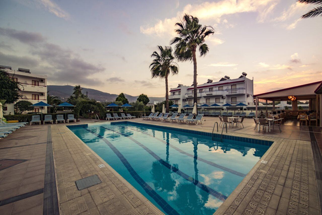 Sandys Studios Apartments And Log Villas Псалиди Екстериор снимка