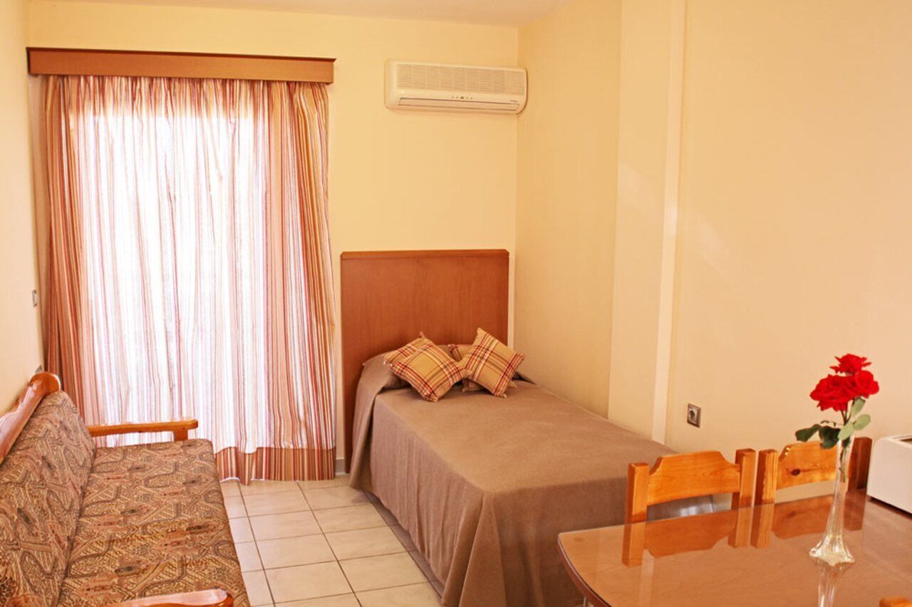 Sandys Studios Apartments And Log Villas Псалиди Екстериор снимка
