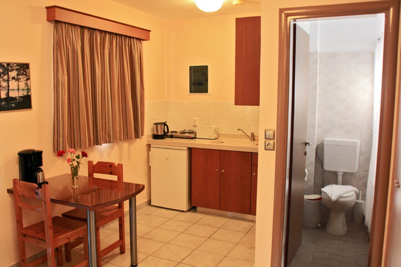Sandys Studios Apartments And Log Villas Псалиди Екстериор снимка